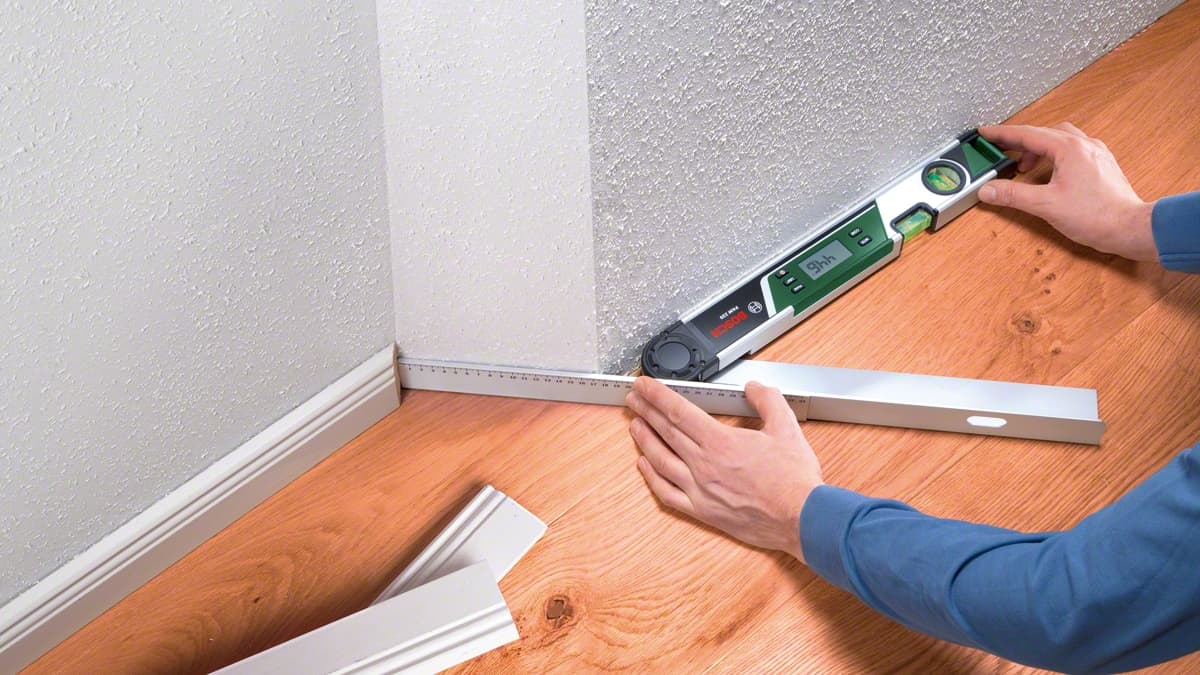 <p data-block-key="47qel"><a rel="sponsored noopener noreferrer" href="https://www.bosch-diy.com/fi/fi/p/universalangle-0603676001" target="_blank" style="color: #1A73E8;">Boschin digitaalinen kulmamitta</a> on erinomainen apuväline jalkalistojen, kattolevyjen, lattiapäällysteiden ja laattojen asennuksessa.</p>