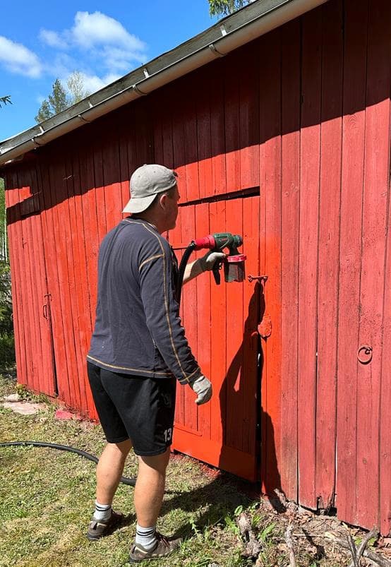 <p data-block-key="b7f18">Boschin maaliruisku on helppokäyttöinen maalaustyökalu jonka avulla saavutat pienillä vinkeillä ammattimaisen maalaus tuloksen.</p>