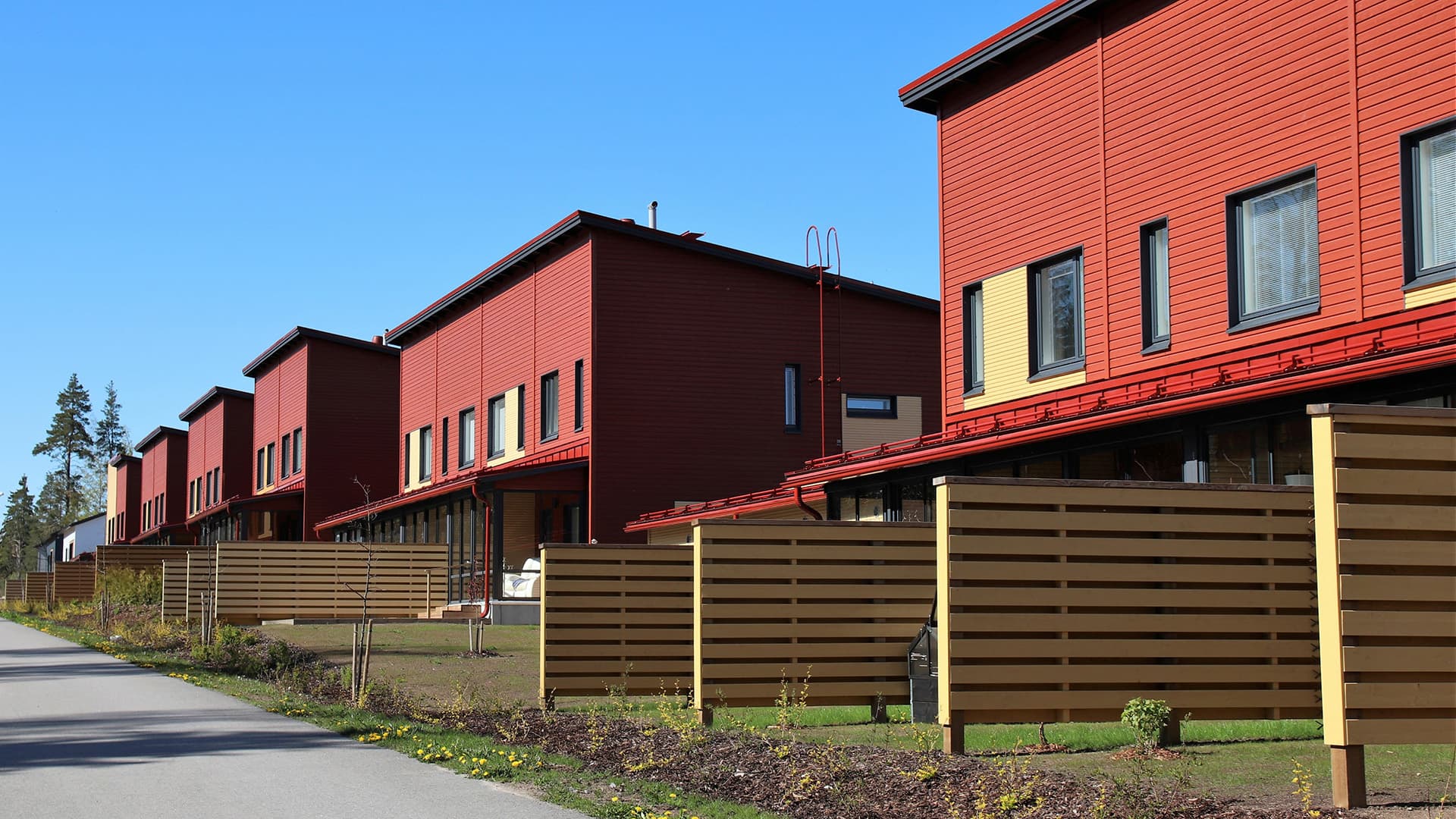<p data-block-key="vc0ci">Rivitalo- ja kerrostalohankkeissa ilmastoselvitys kuuluu rakentamisen kokonaisuuteen, mutta omakotitalon rakentajaa vaatimus ei koske. (Kuva Adobe Stock)</p>