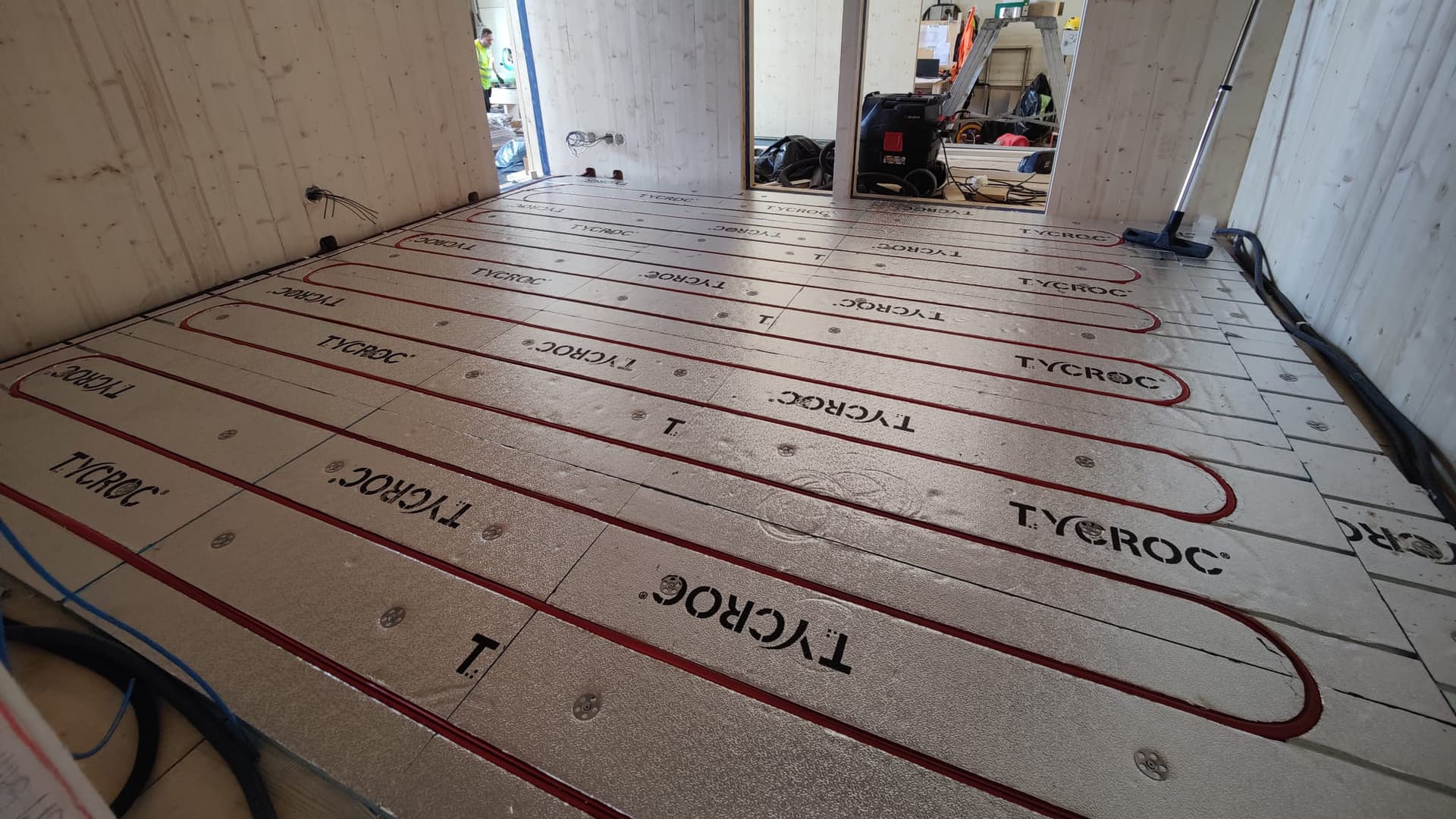<p data-block-key="5v7cy">Loviseassa hyödynnetään Tycroc-lattialämmitysratkaisua, joka reagoi nopeasti lämpötilan muutoksiin ja sopii hyvin moderniin älytaloon.</p>