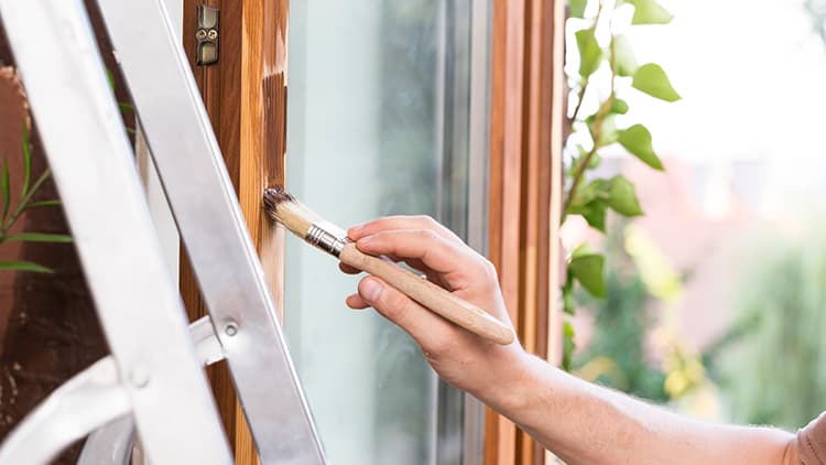 <p data-block-key="w7ft3">Jos haluat säilyttää puun luonnolliset syyt näkyvissä, ainoa mahdollinen käsittely on kuultokäsittely.</p>