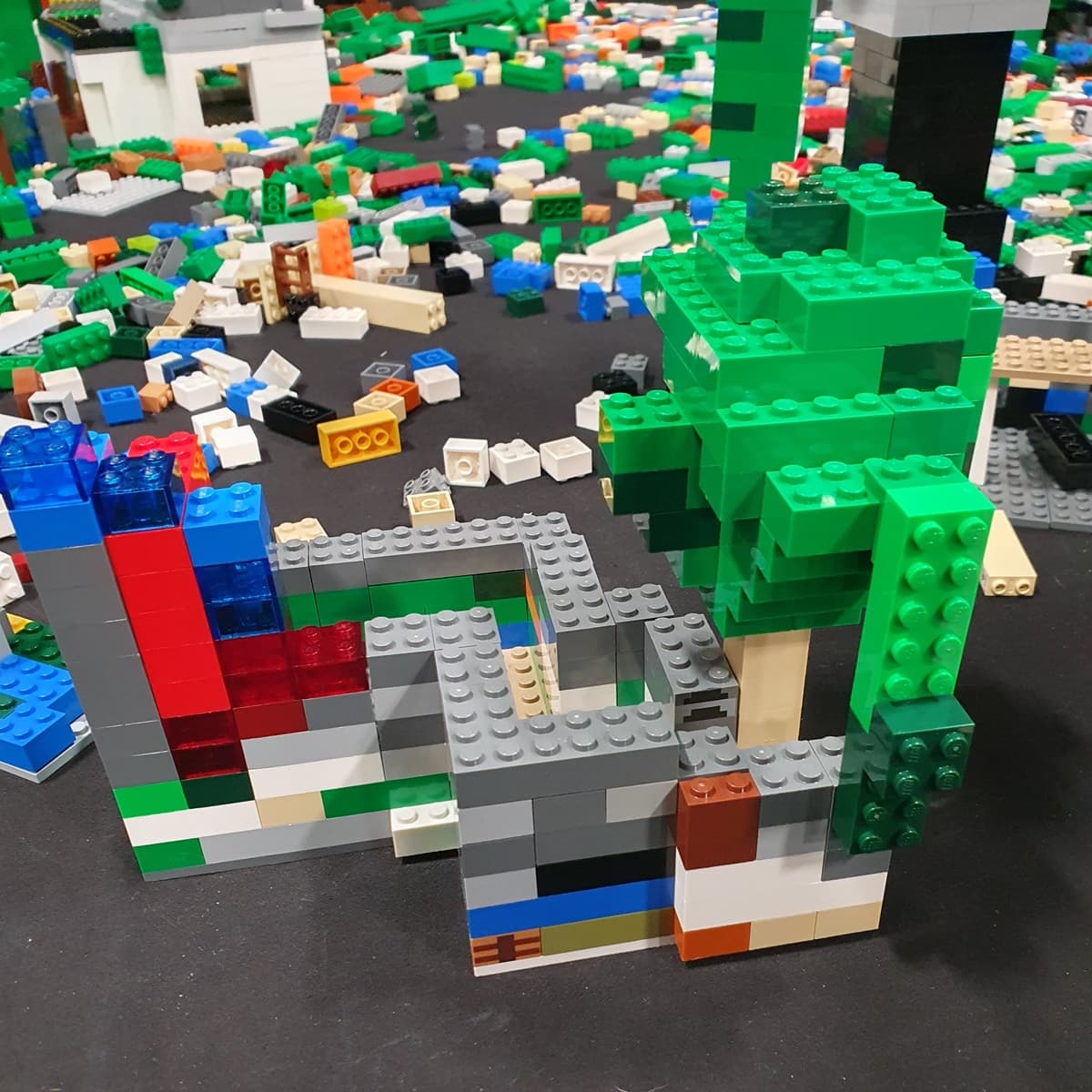 <p data-block-key="tjhxv">PiiPoon LEGO-rakennuspajassa ideat muuttuvat konkreettisiksi rakennelmiksi, ja yhteinen tekeminen tarjoaa innostavaa puuhaa kaikenikäisille messukävijöille.</p>