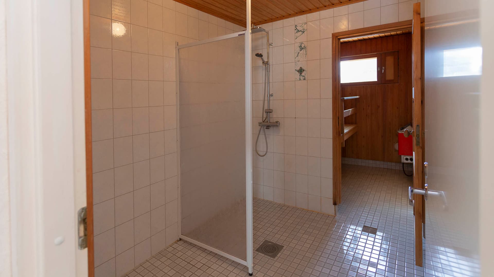 Rivitalohuoneiston pesuhuoneen ja saunan remontti: Näin se tehtiin