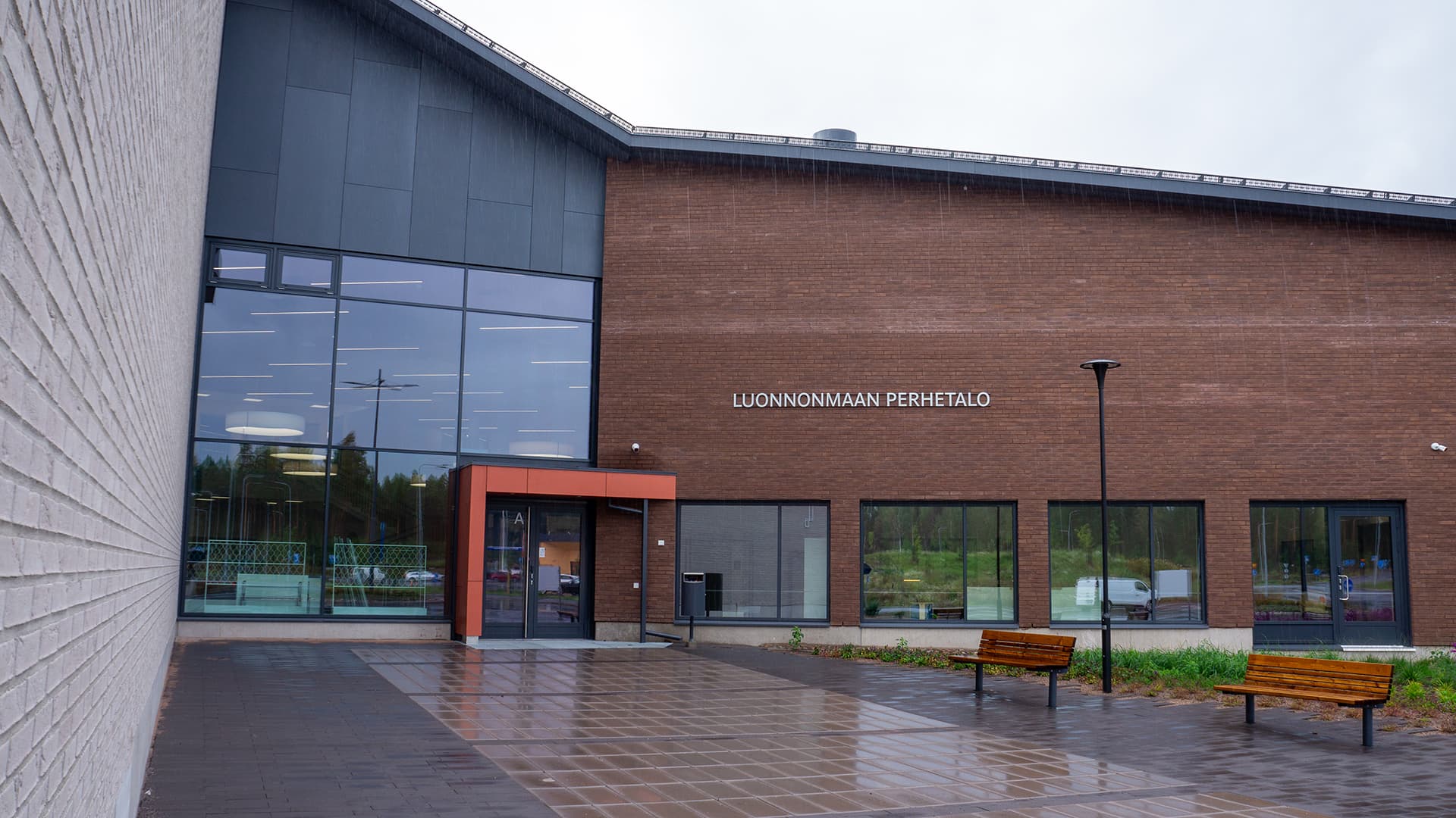 Luonnonmaan perhetalo on kennoharkkorakenteinen