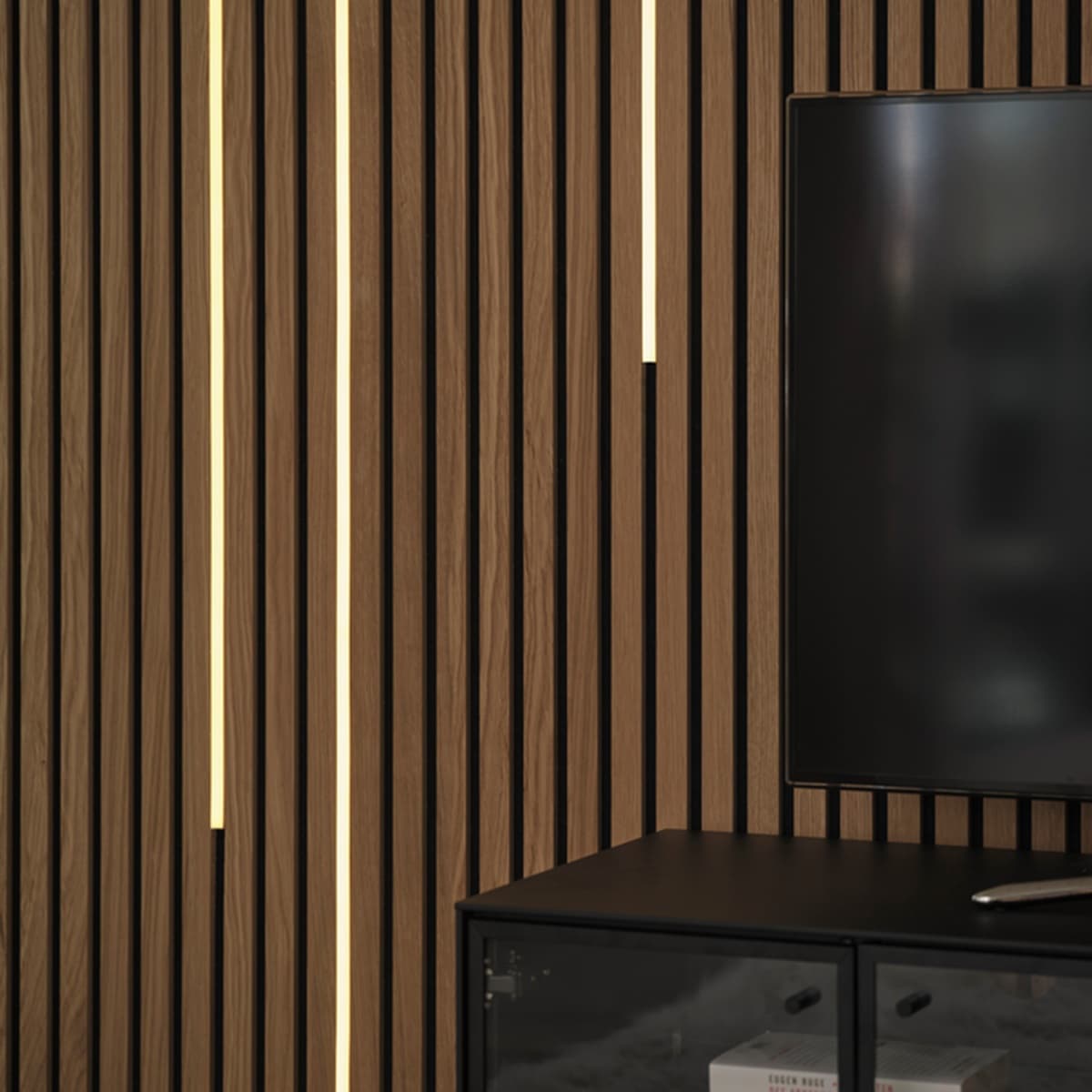 <p data-block-key="zv294">OSRAM FLEX ACOUSTIC BLACK viimeistelee akustiikkapaneelin ilmeen ja luo olohuoneeseen miellyttävää epäsuoraa tunnelmavalaistusta.</p>