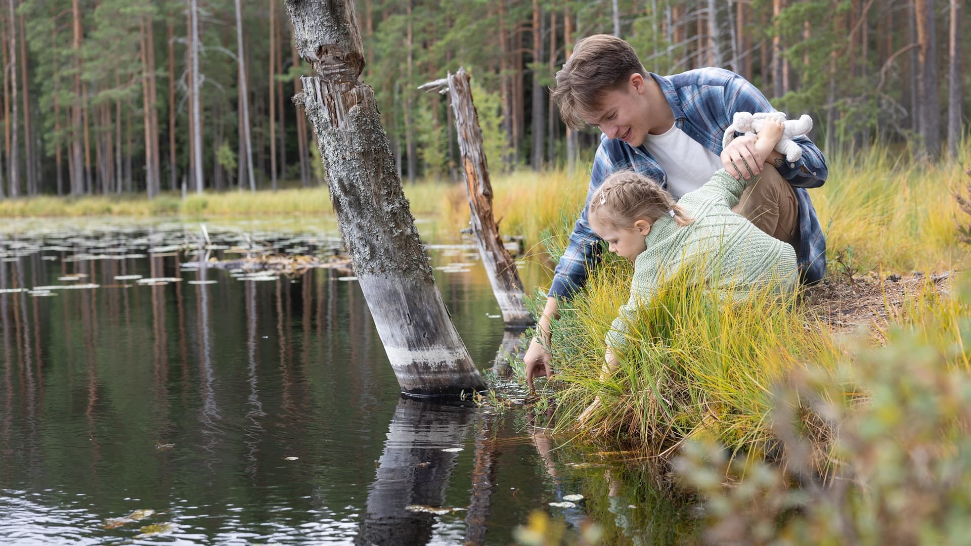 <p data-block-key="c9894">Luonto ja yhteisöllisyys kulkevat käsi kädessä Lopella – rannassa vietetty hetki kertoo arjen rauhasta, josta pääsee nauttimaan aivan kodin nurkalta. (Kuva: Kanta-Hämeen kuvapankki)</p>